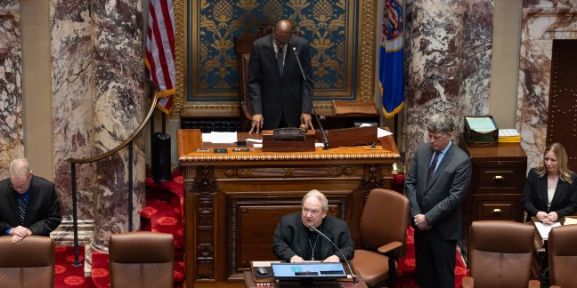 Minnesota archbishop leads lawmakers in prayer