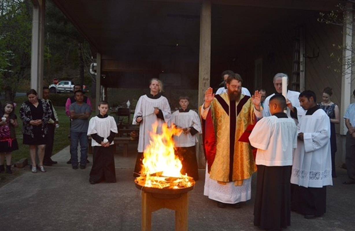 SYLVA — Saturday Easter Vigil at St. Mary, Mother of God Church. (Della Sue Bryson)