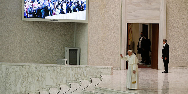 102820 pope audience