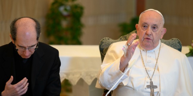 112823 Pope cancels Dubai trip