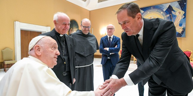 Pope meets head of Cisco as AI ethics pact continues to grow