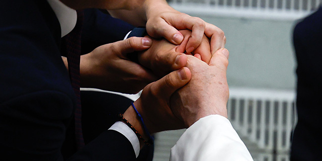 031925 pope hands
