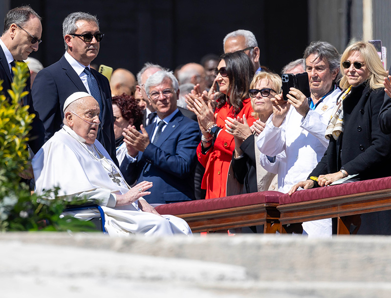040825 pope viist 2