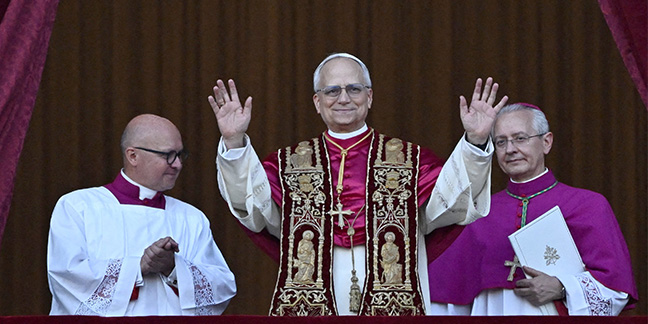 050825 pope leo sldier